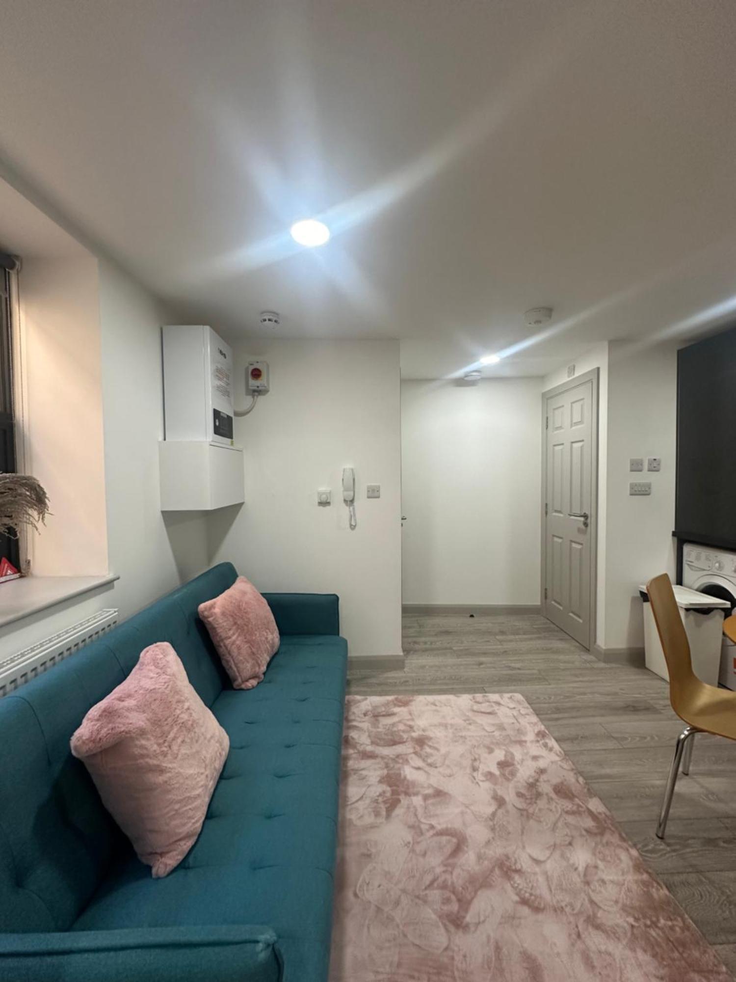 New Build Cozy Flat In London!jay * London