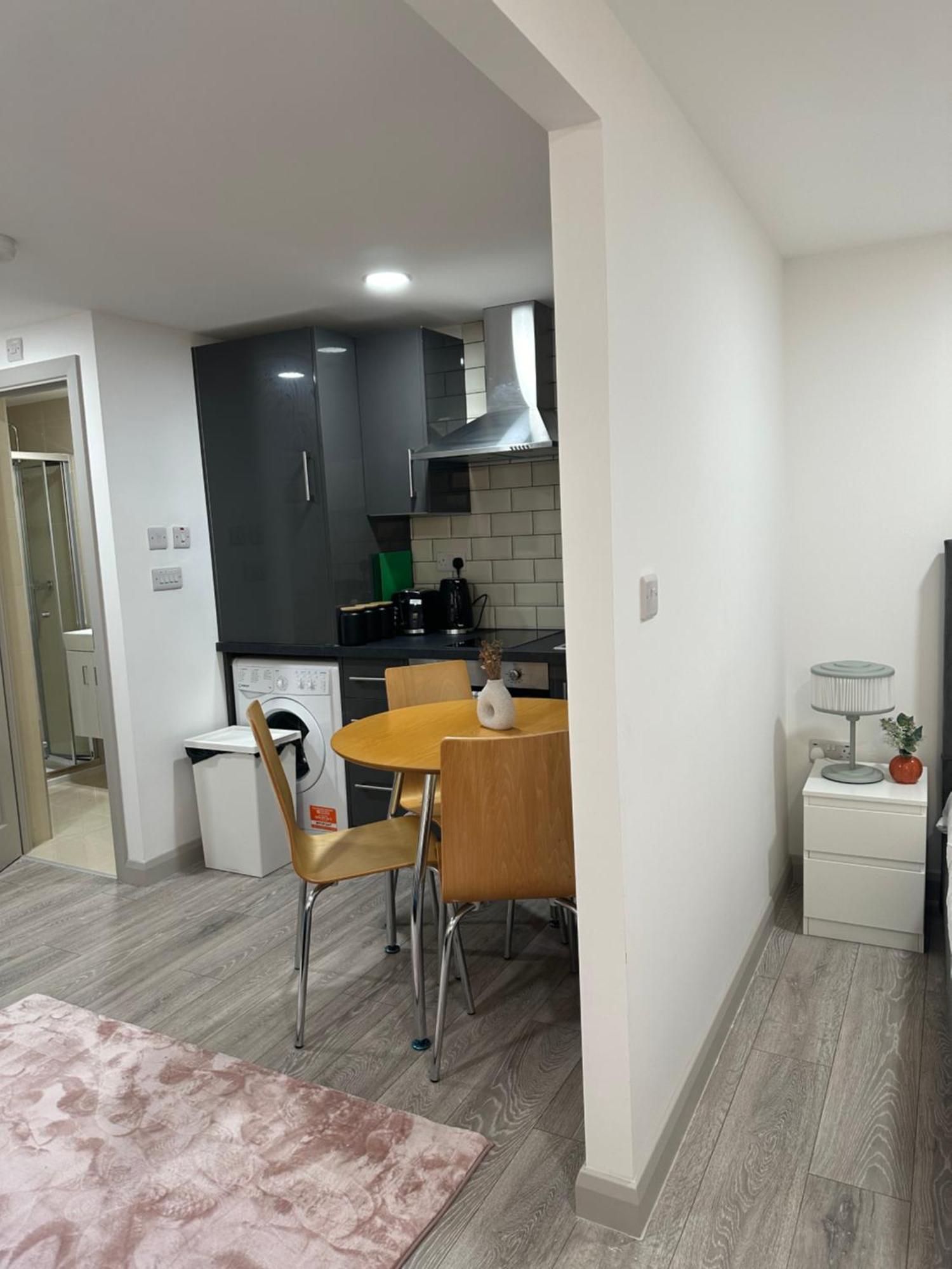 Apartment New Build Cozy Flat In London!jay London