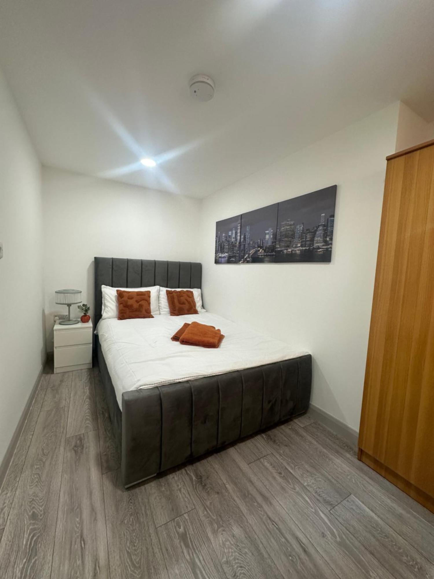 New Build Cozy Flat In London!jay