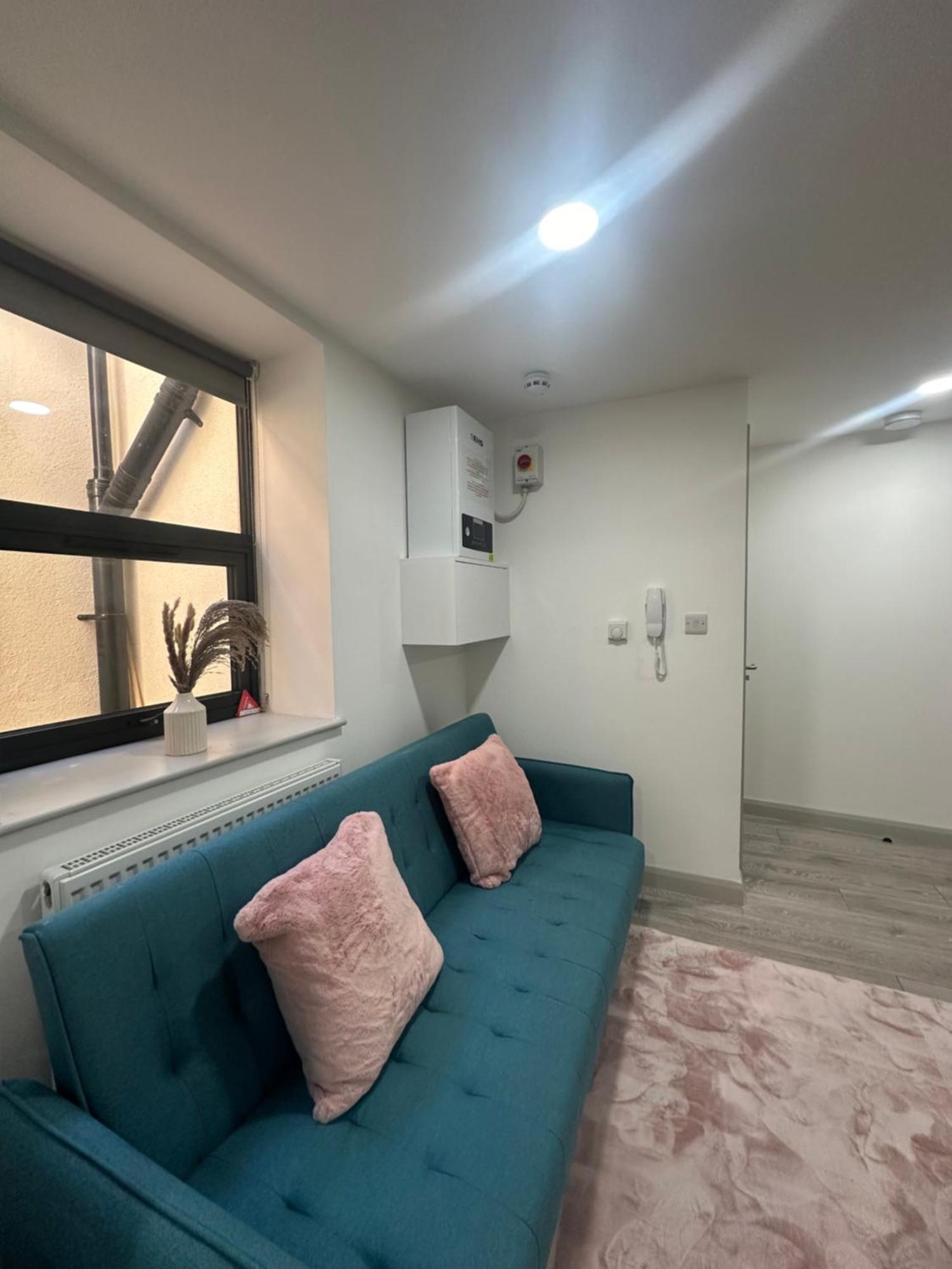 Apartment New Build Cozy Flat In London!jay London